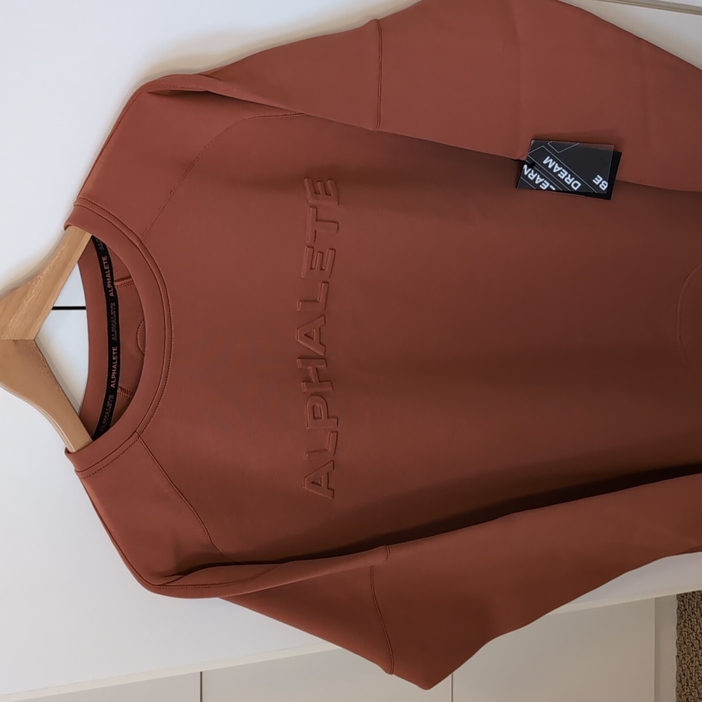 Alphalete NWT ELMTS Long Sleeve Pullover Sweater Brick Men's S
